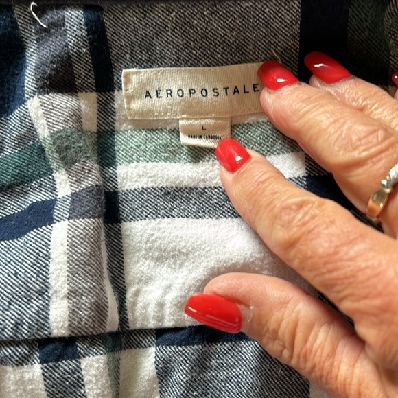 Blue plaid flannel shirt with hood by Aeropostale. - Picture 6 of 8